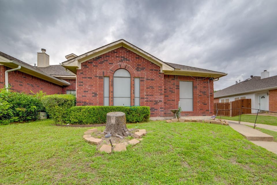 Private Patio & Grill! Garland Retreat Near Golf House in Richardson