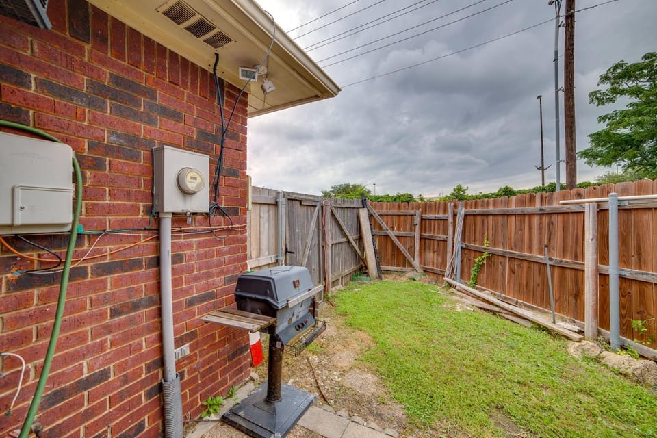Private Patio & Grill! Garland Retreat Near Golf House in Richardson
