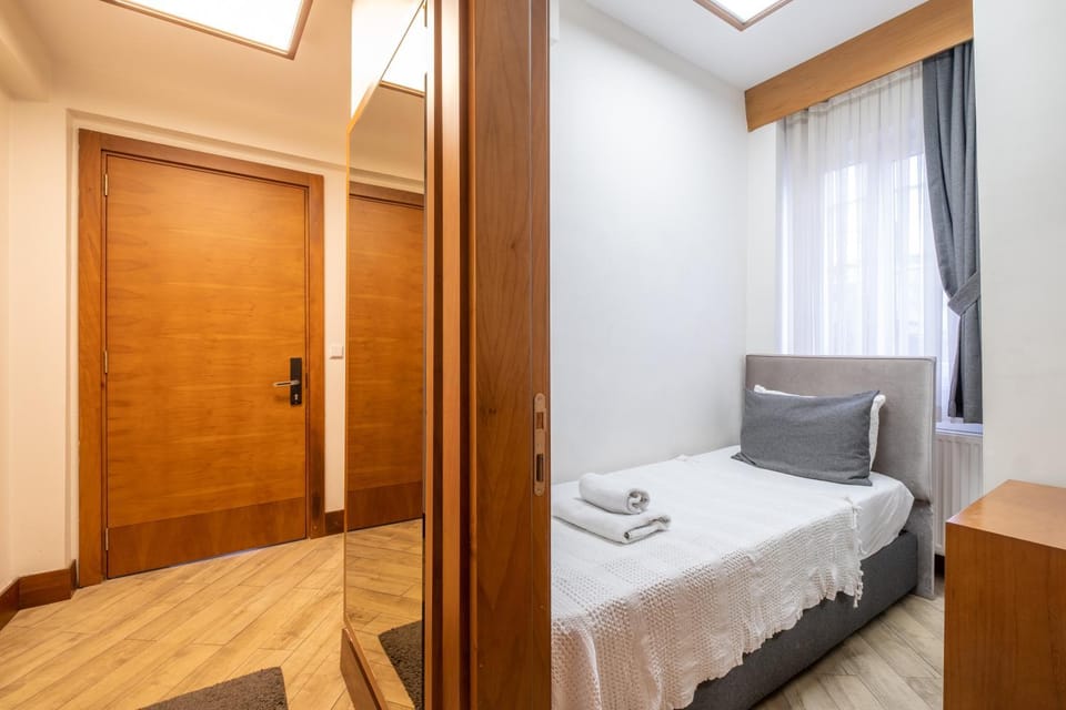 Bed, Photo of the whole room, Bedroom, towels, wardrobe