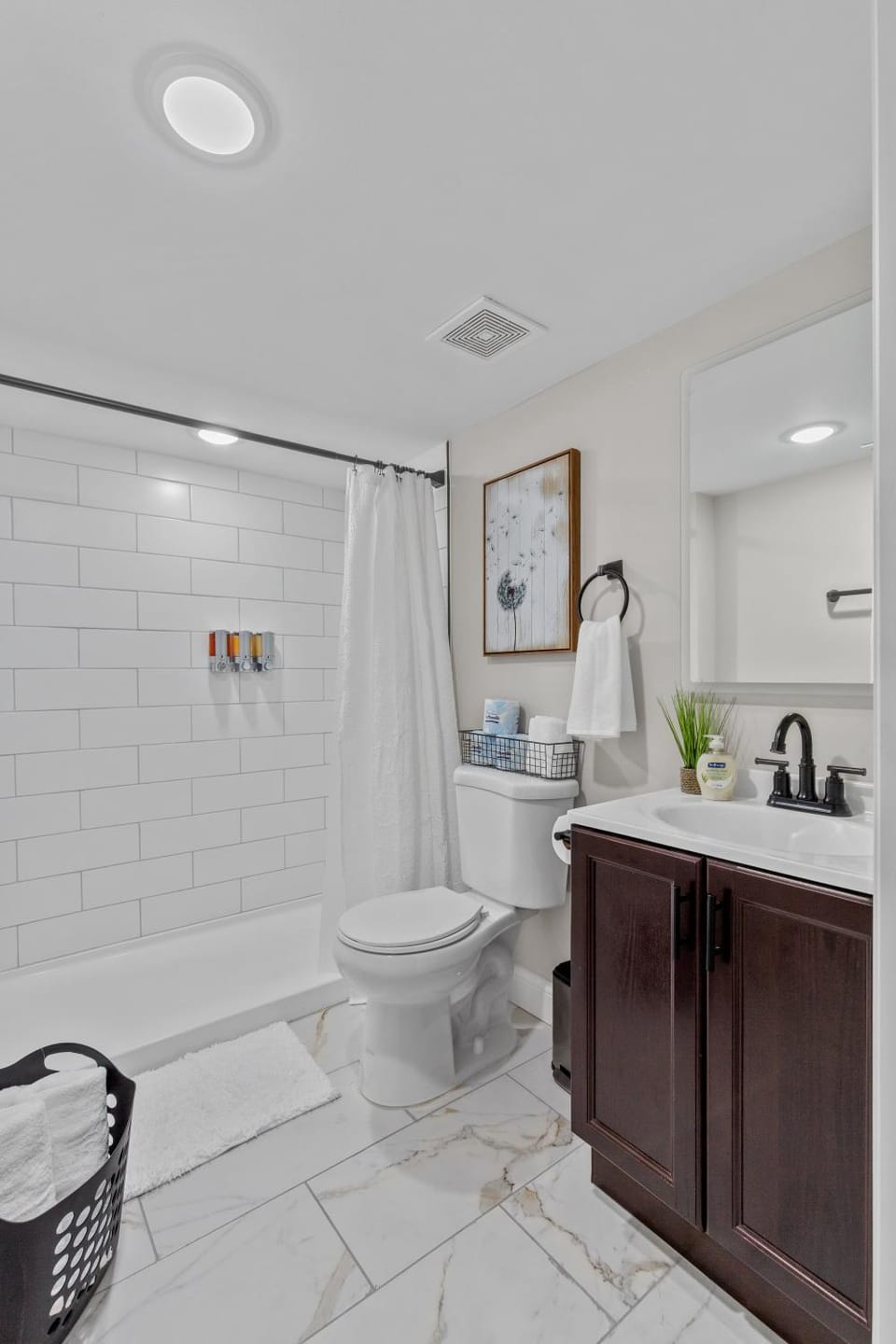 Fully Stocked 4BR Bungalow | Near Tower Grove Park & The Grove | Free Parking House in Tower Grove South
