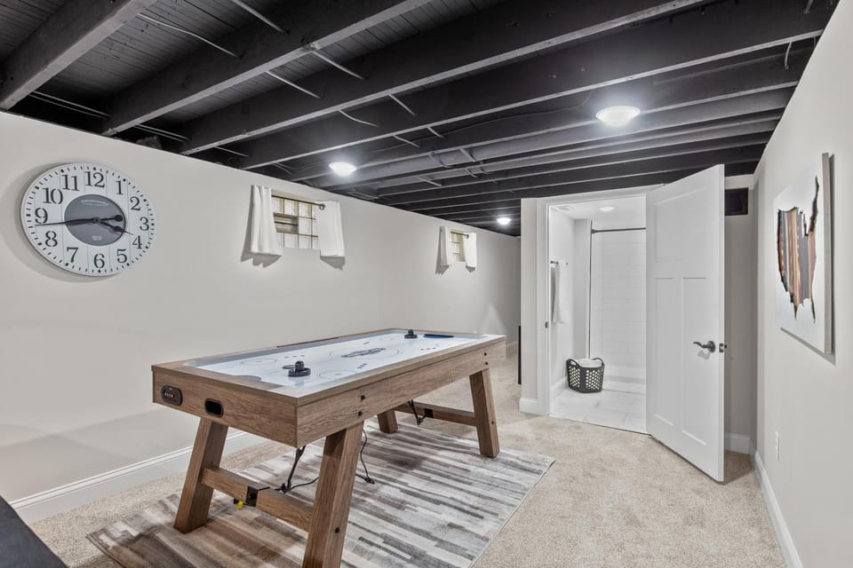 Fully Stocked 4BR Bungalow | Near Tower Grove Park & The Grove | Free Parking House in Tower Grove South