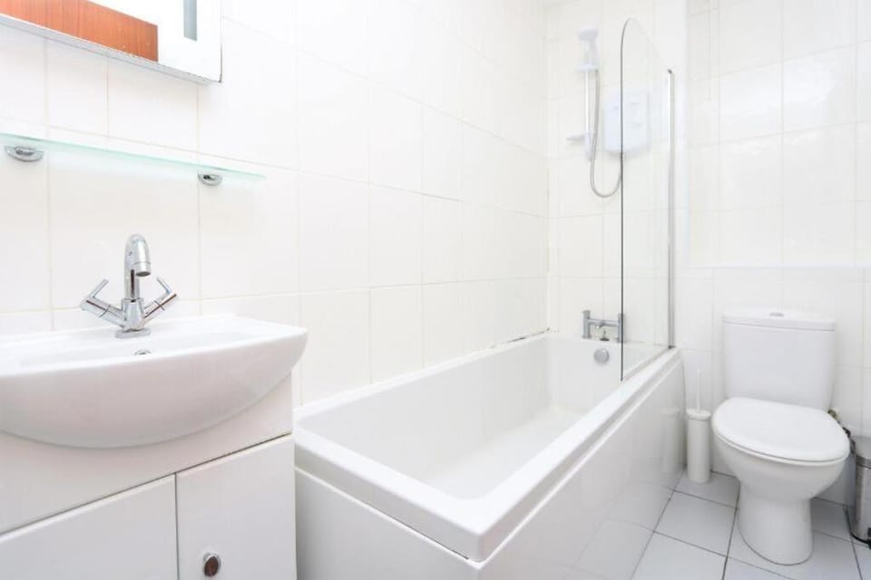 Cosy 3 Bedroom Full Apartment Apartment in Glasgow