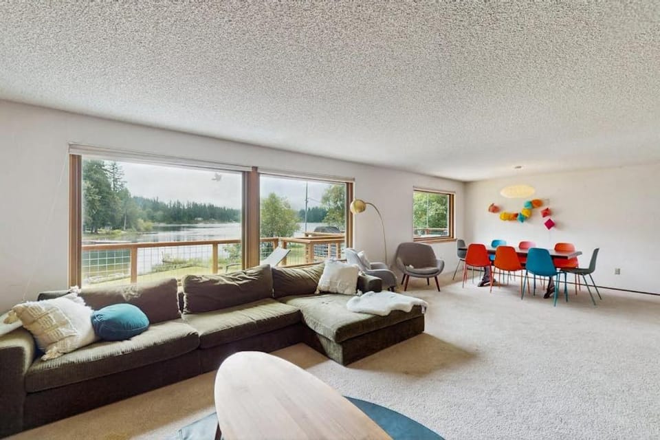 Deer Lake Escape House in Whidbey Island