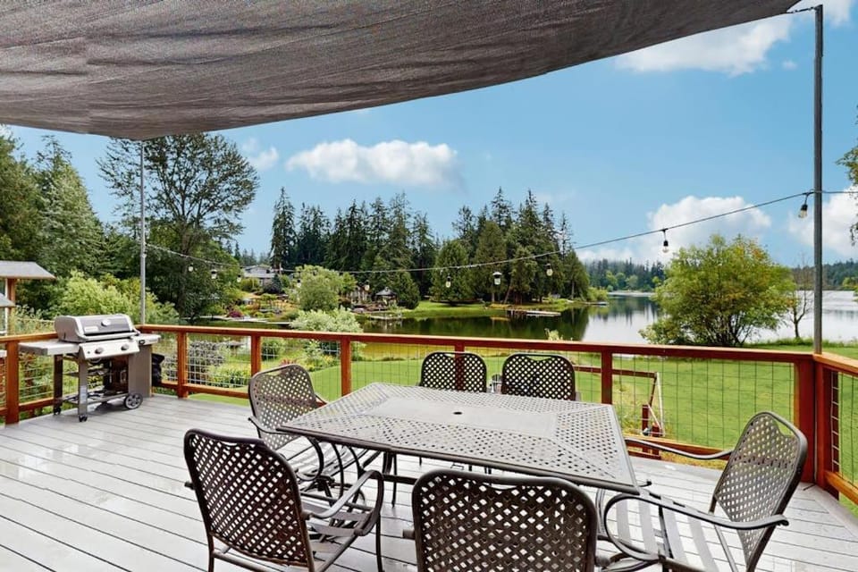 Deer Lake Escape House in Whidbey Island