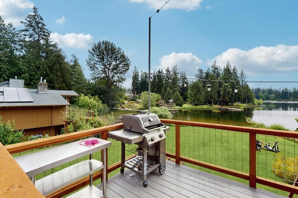 Deer Lake Escape House in Whidbey Island