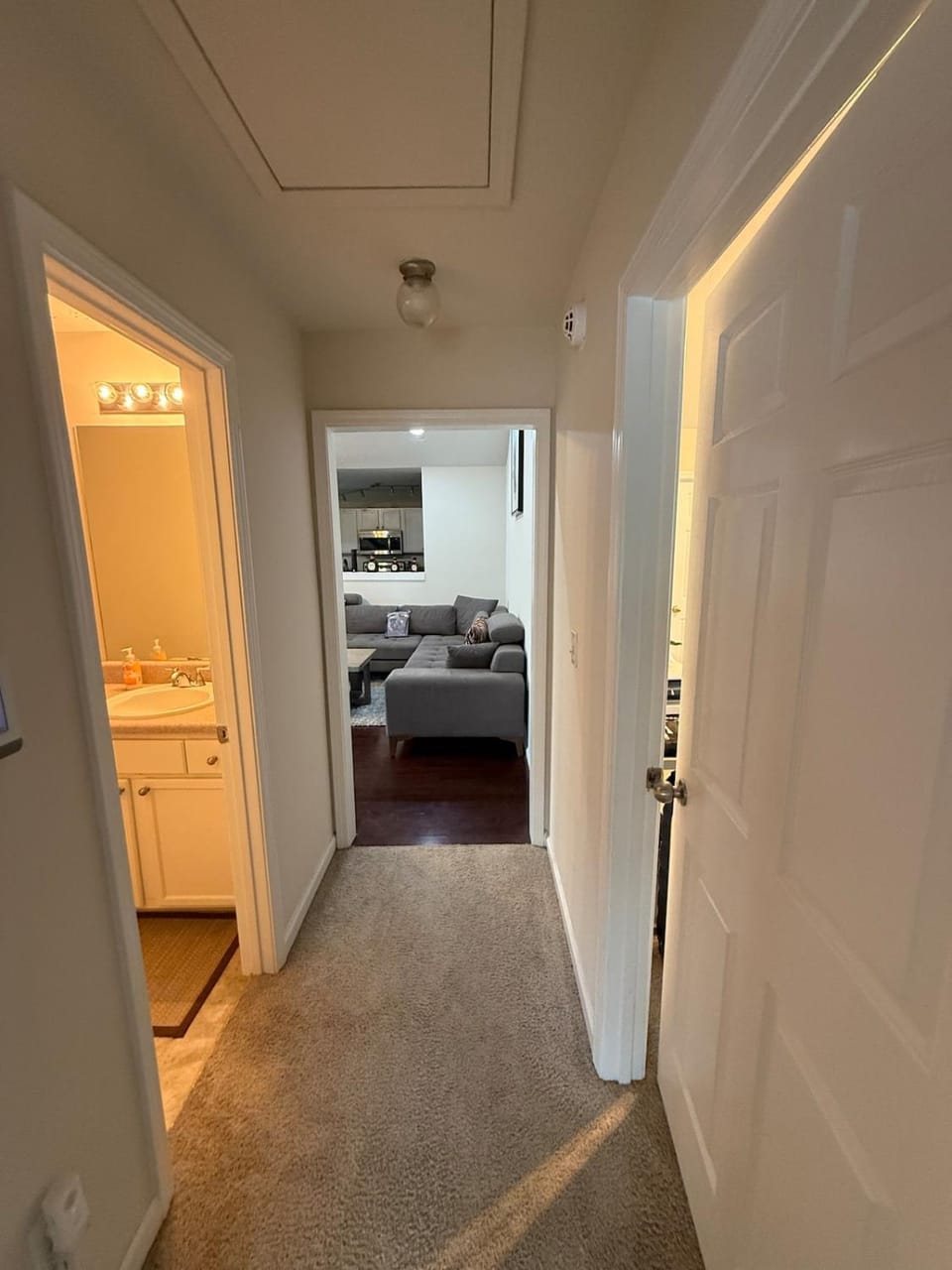 Modern ATL Stay 2BR 2BA Near Downtown W theater House in Ellenwood