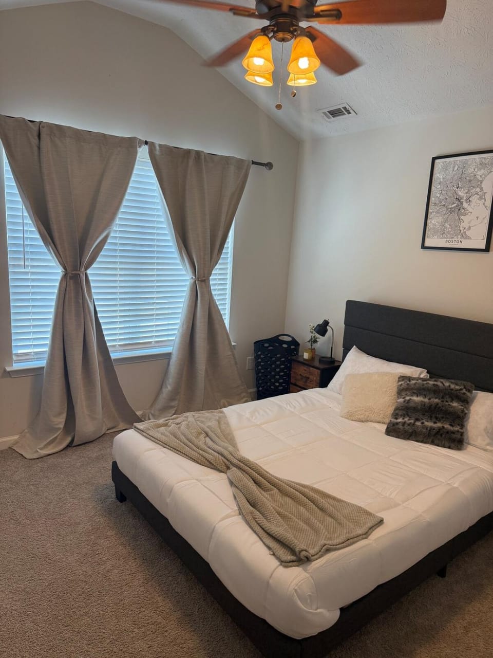 Modern ATL Stay 2BR 2BA Near Downtown W theater House in Ellenwood