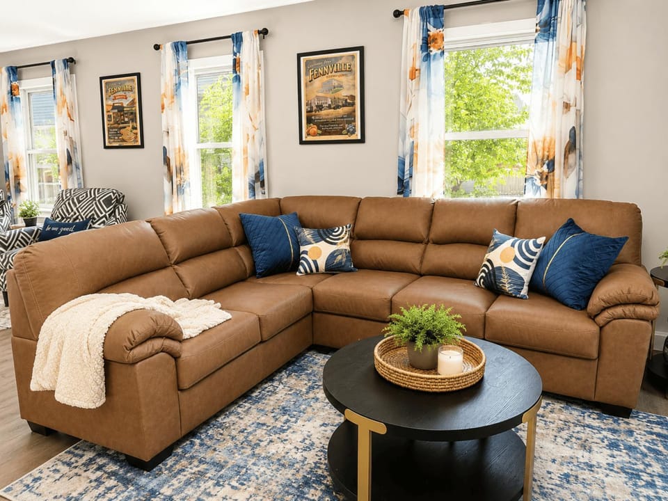 Fennvilla-Sleeps 16, Lake Mi, Saugatuck, South Haven, 3 Dogs Ok House in Fennville