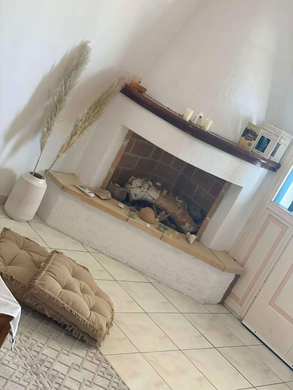 Decorative detail, Seating area, fireplace