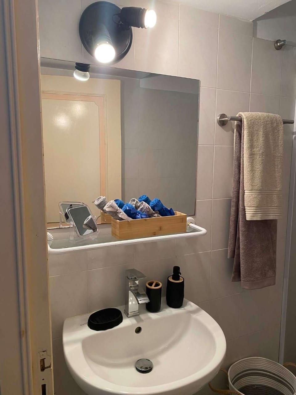 Bathroom, towels