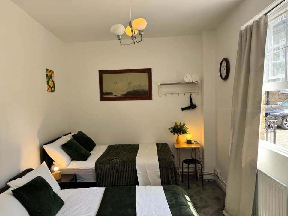 Eurostar Private Studio Flat Sleeps up to 4 London Apartment in London Borough of Islington