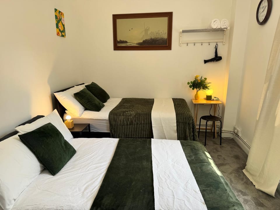 Eurostar Private Studio Flat Sleeps up to 4 London Apartment in London Borough of Islington