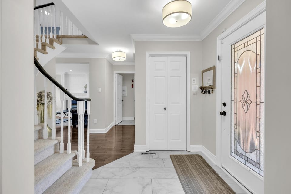 Modern 4BR Family Home with Pool in Whitby House in Oshawa
