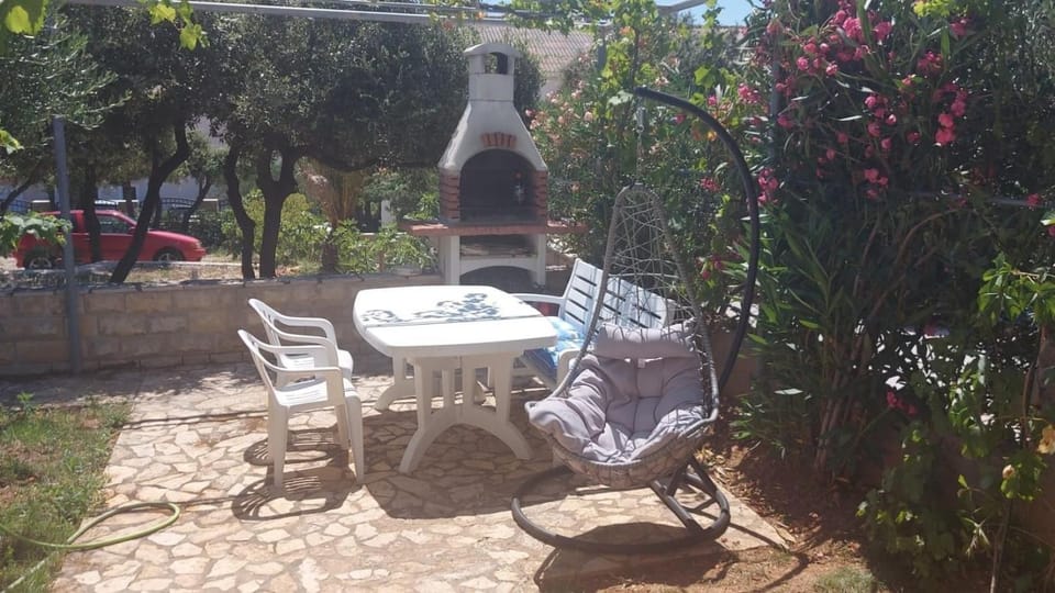 Location, children, Family