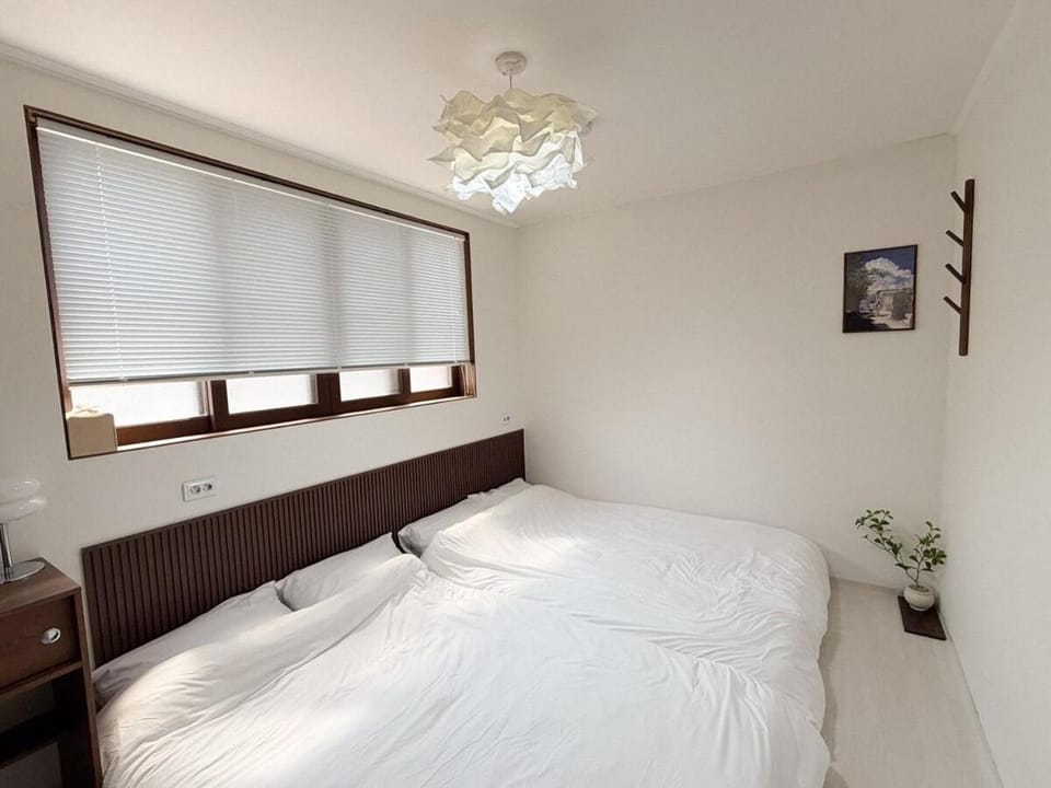 3BR, 5beds, 8Guests, Airport Bus stop 2min, Line 2 Sindorim, Gocheok Sky Dome Apartment in Seoul