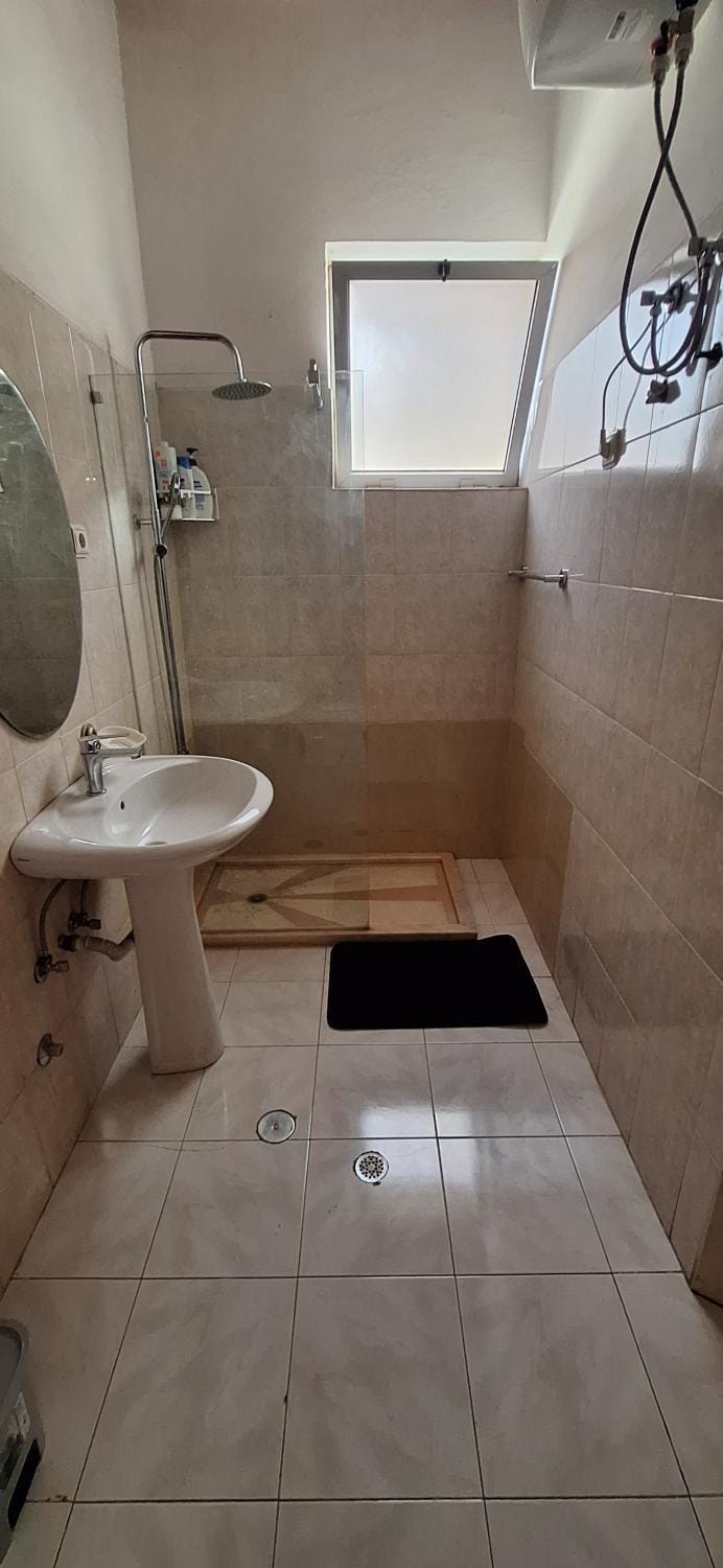 Shower, Bathroom, towels