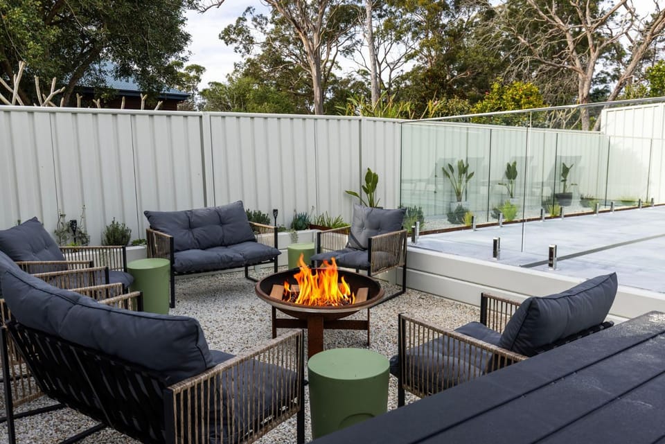 Samphire House - Fireplace with Heated Swimming Pool House in Callala Bay