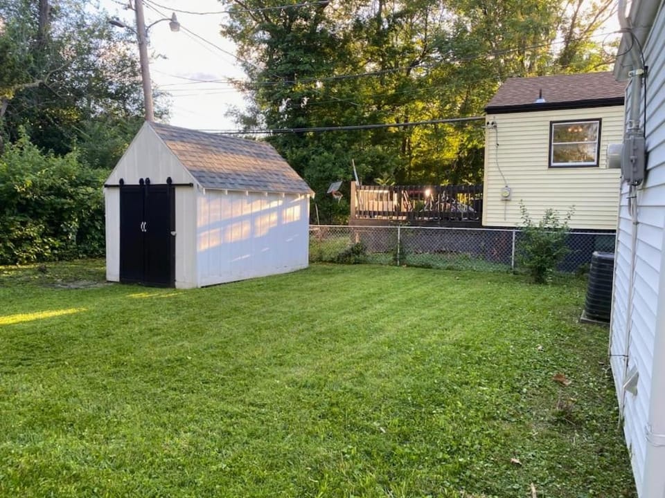 Cozy 2B Home in Delmar Loop with Newly Renov Bathroom Apartment in University City