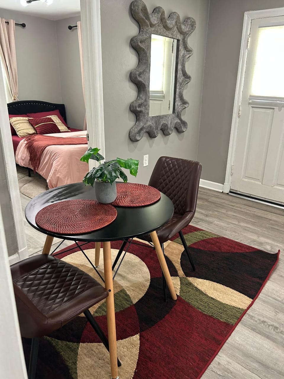 Cozy 2B Home in Delmar Loop with Newly Renov Bathroom Apartment in University City