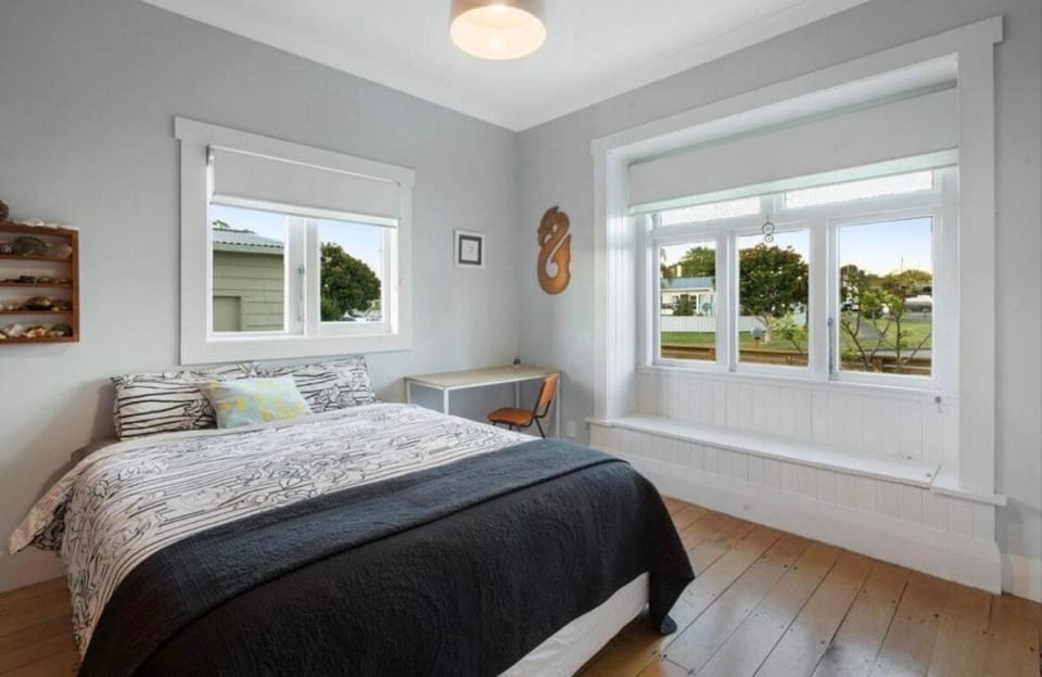 Character Villa Oasis - Pool & Beach House in Bay Of Plenty