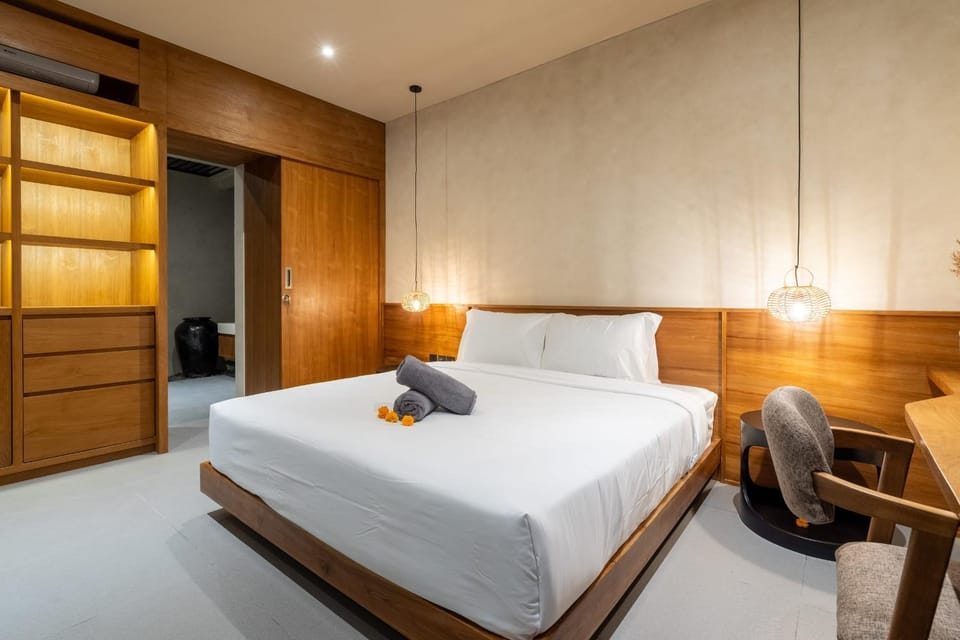 Bed, Photo of the whole room, Bedroom, towels, wardrobe