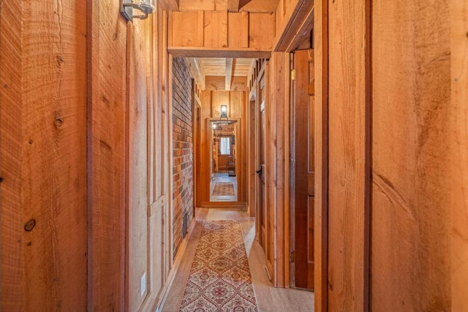 Modern Cabin Slps 7 with Games and on the resort! Cabin in Massanutten