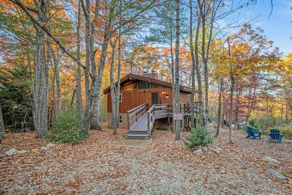 Modern Cabin Slps 7 with Games and on the resort! Cabin in Massanutten