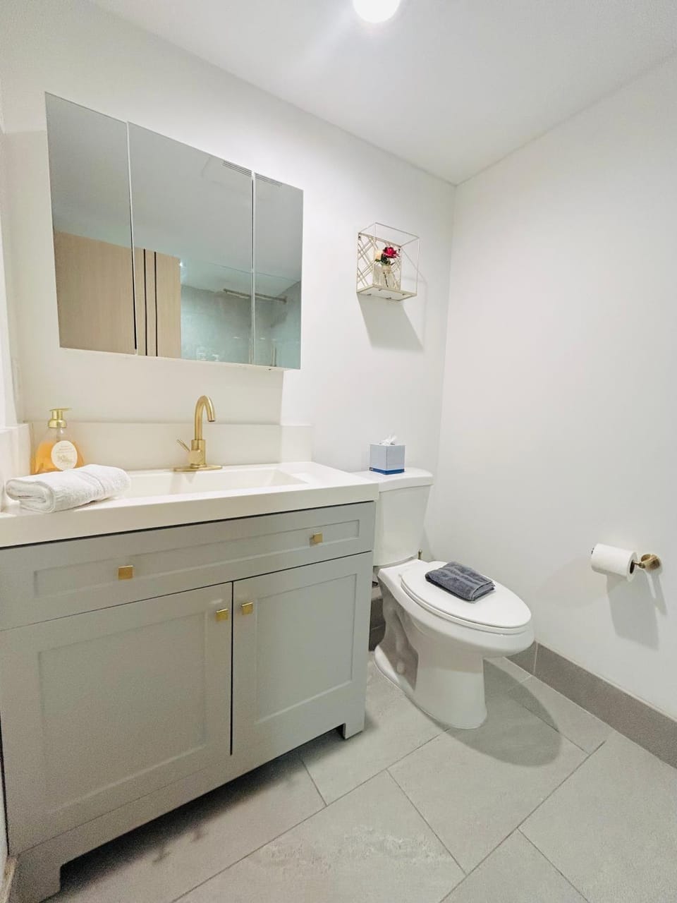 Luxury New 1BR Apartment Free Underground Parking Apartment in Van Nuys