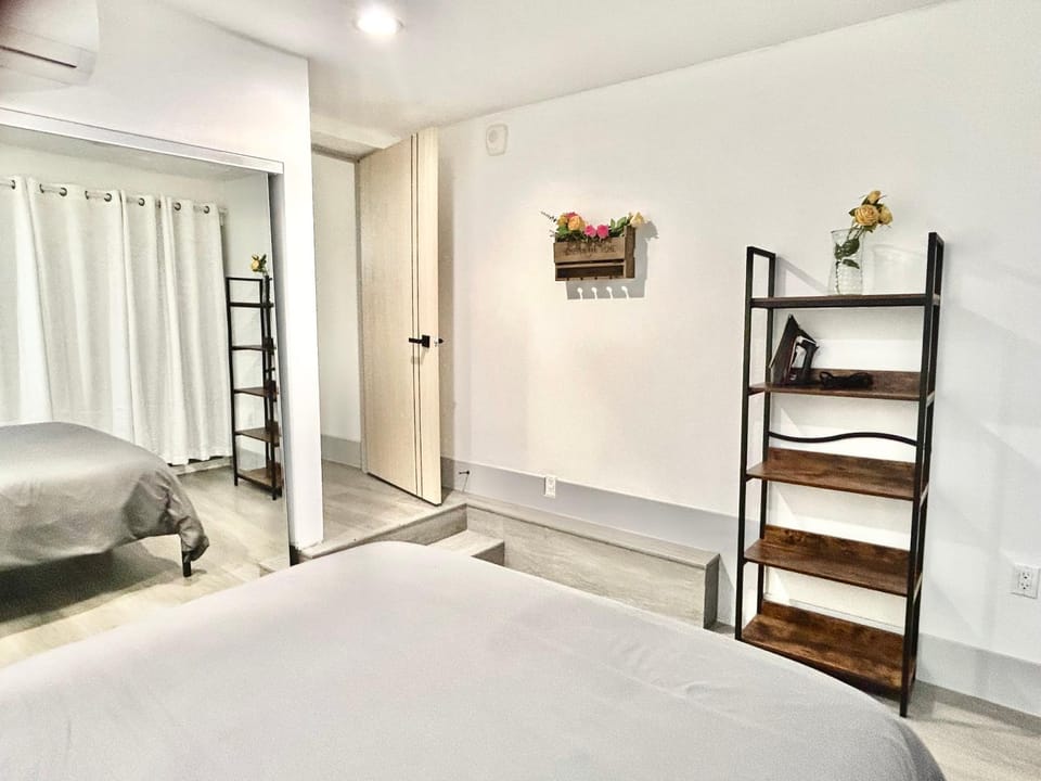 Luxury New 1BR Apartment Free Underground Parking Apartment in Van Nuys