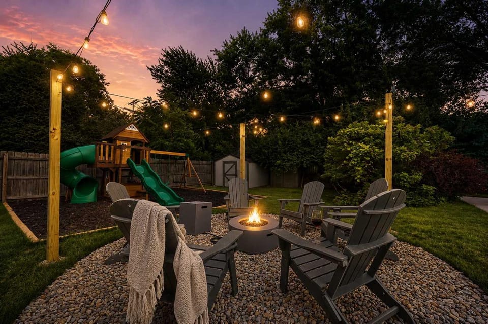 Pool-HotTub-GameRoom-FirePit-Gym-Sauna-Playground House in Upper Arlington