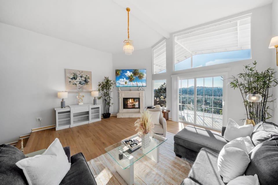 Entire Private House with 4 Bedrooms 2 Bathrooms, Pool, View, 4 Parking, King Bed, Big Yard, Available Now House in El Cajon