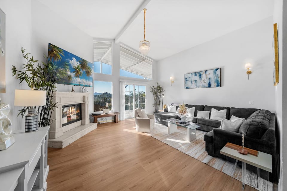 Entire Private House with 4 Bedrooms 2 Bathrooms, Pool, View, 4 Parking, King Bed, Big Yard, Available Now House in El Cajon