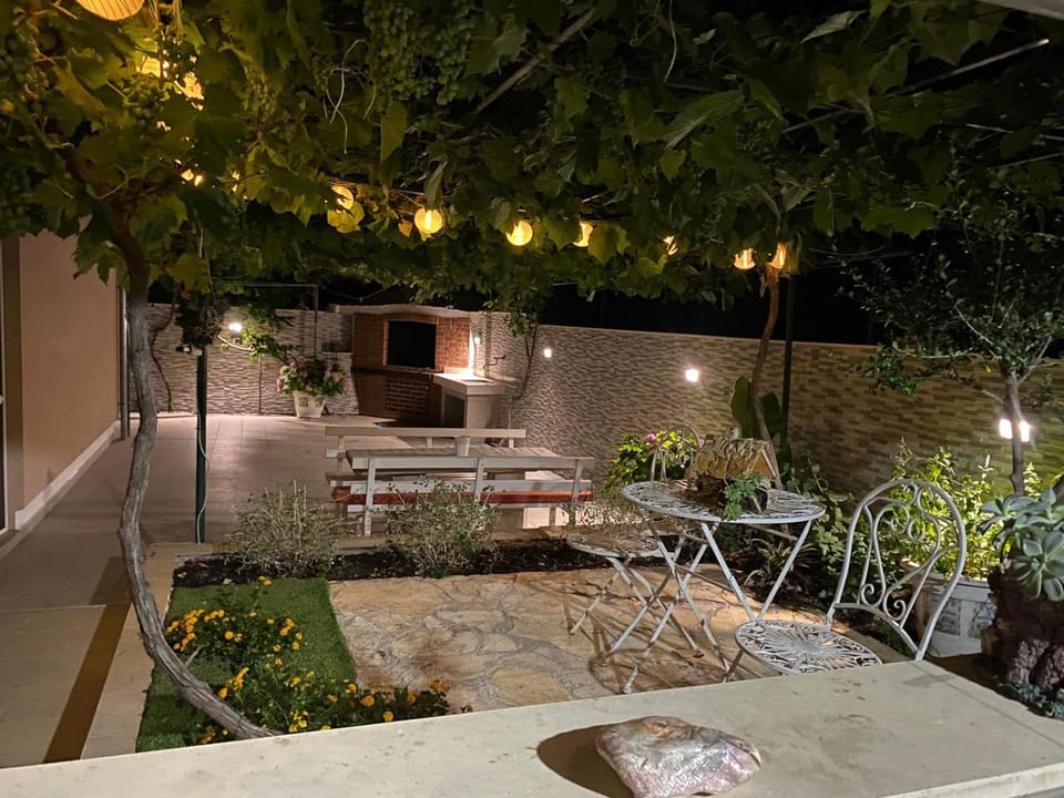 Patio, BBQ facilities