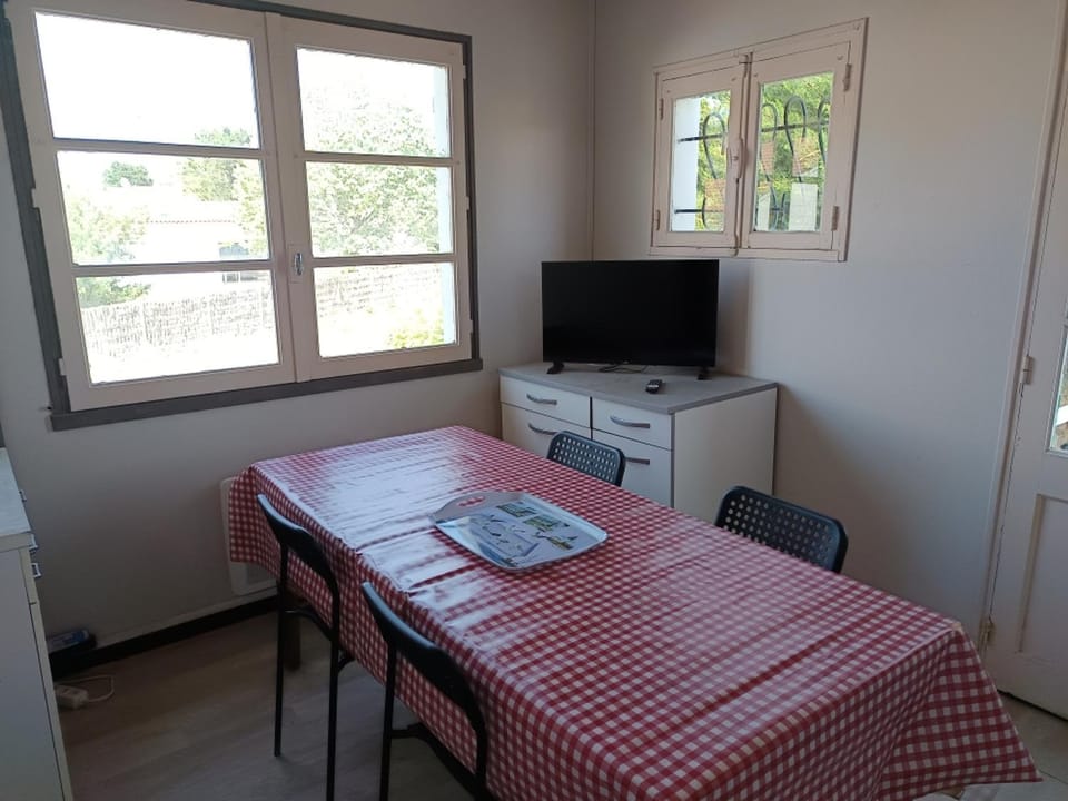 Appartement lumineux terrasse - 4 pers. - FR-1-540-338 Apartment in Notre-Dame-de-Monts