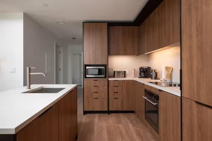 Central 2BR Boston Pool views near Public Garden Apartment in South Boston