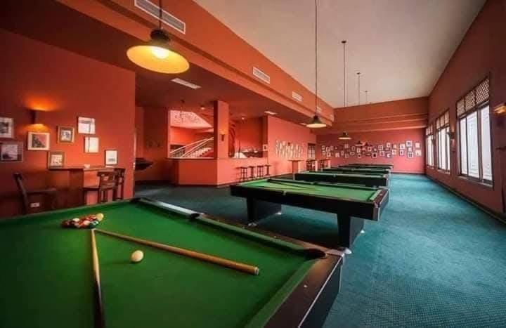 Billiard, Game Room