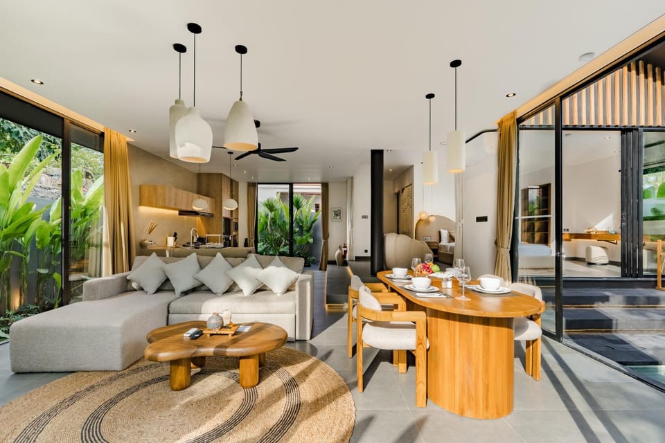 Living room, Seating area, Dining area