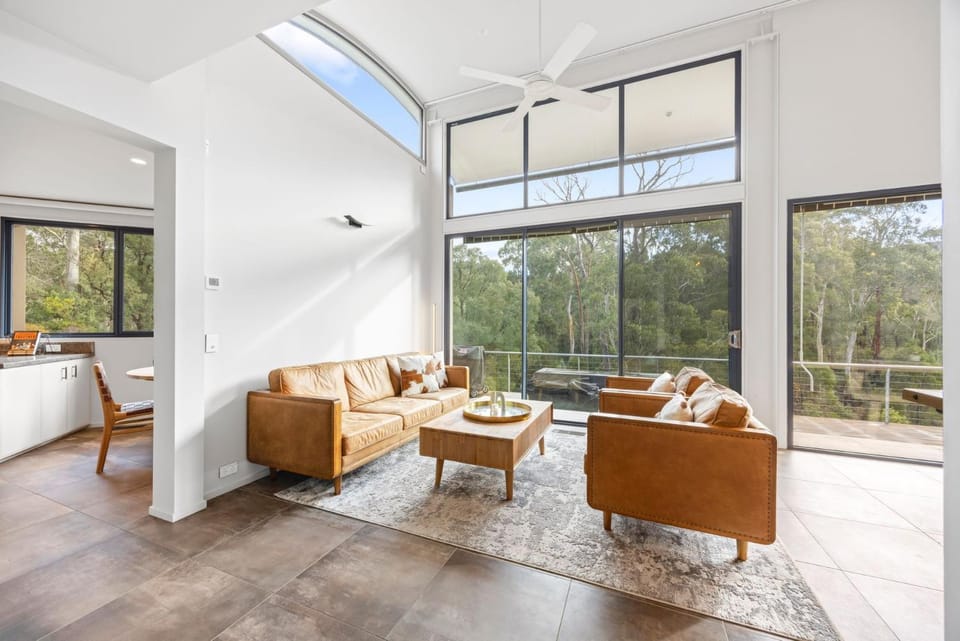 Riverfront Alpine Retreat - Mt Buller Gateway - Sleeps 10 House in Merrijig