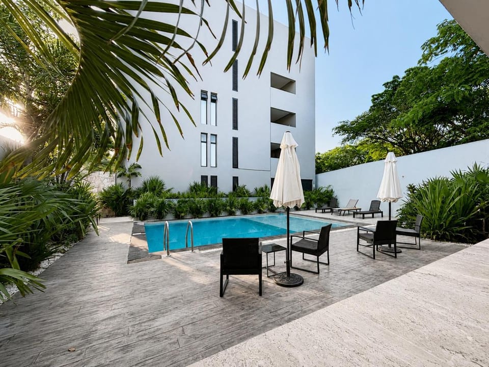 Swimming pool