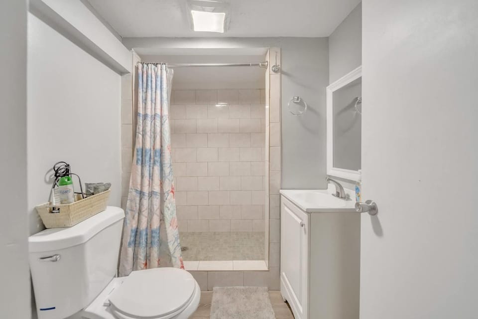 Private Suite Near DCU Center Apartment in Worcester