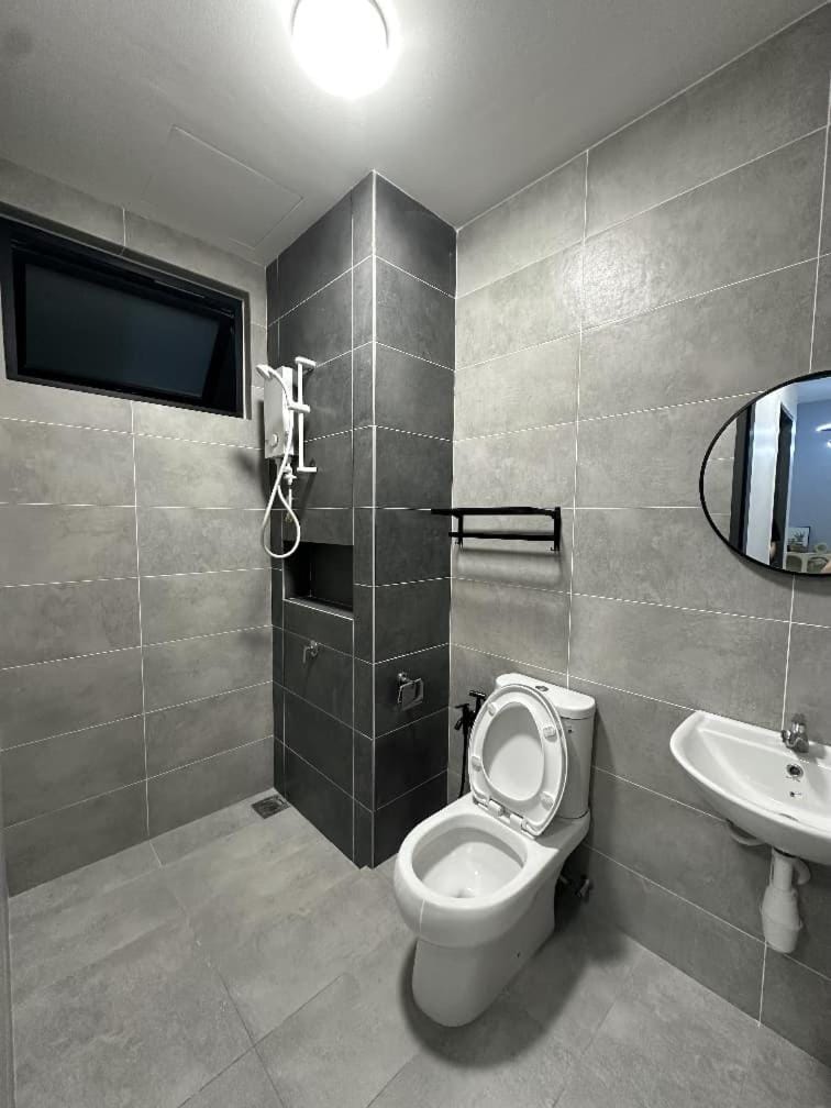 Aston Acacia 3 Bedroom Suite by Jovial Apartment in Penang