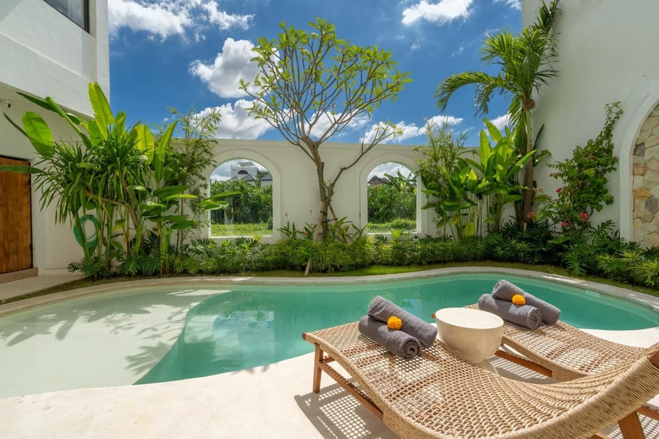 Patio, Day, Garden, Garden view, Pool view, Swimming pool, sunbed