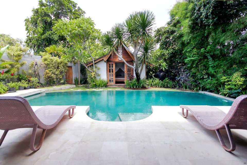Property building, Garden, Garden view, Swimming pool