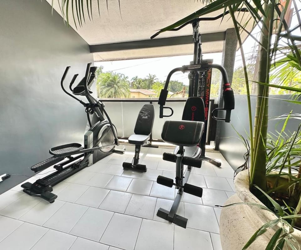 Professional Kitchen, 3 BR, King Beds, Exercise Machines House in Olongapo