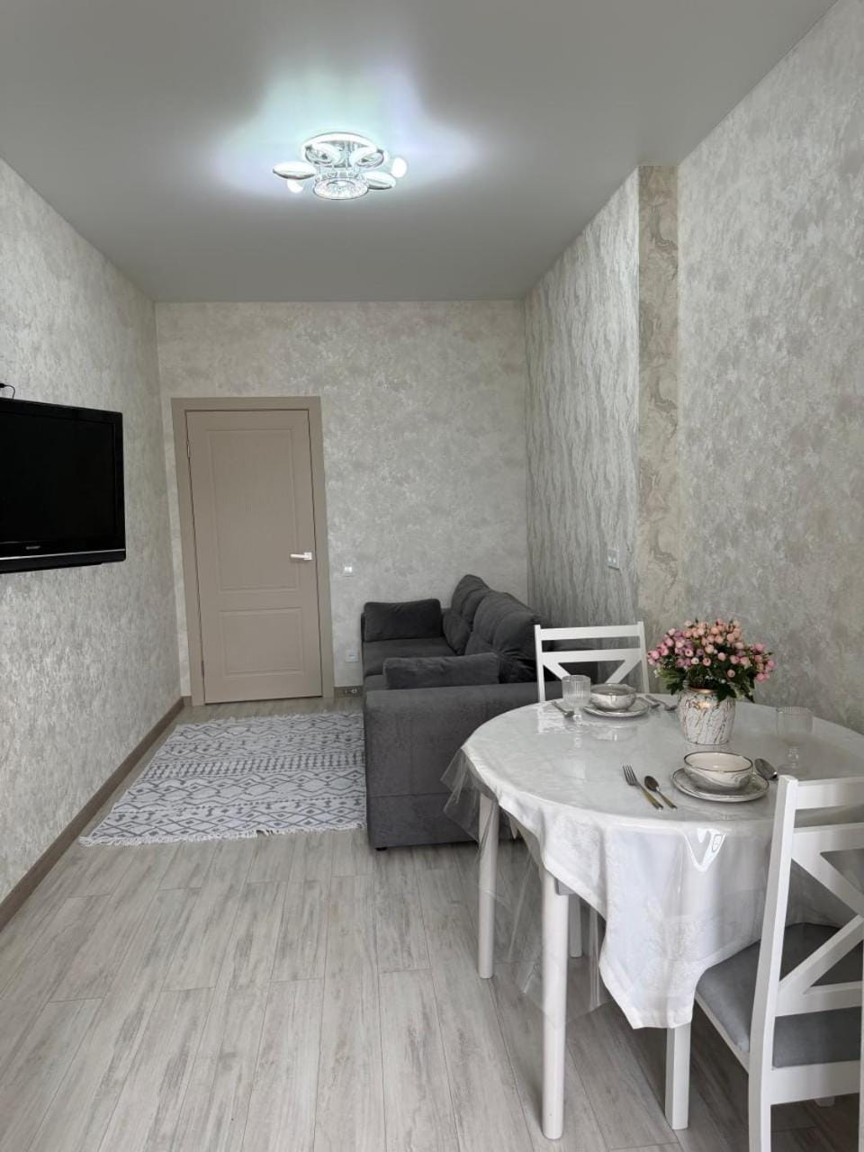 TV and multimedia, Living room, Seating area, Dining area