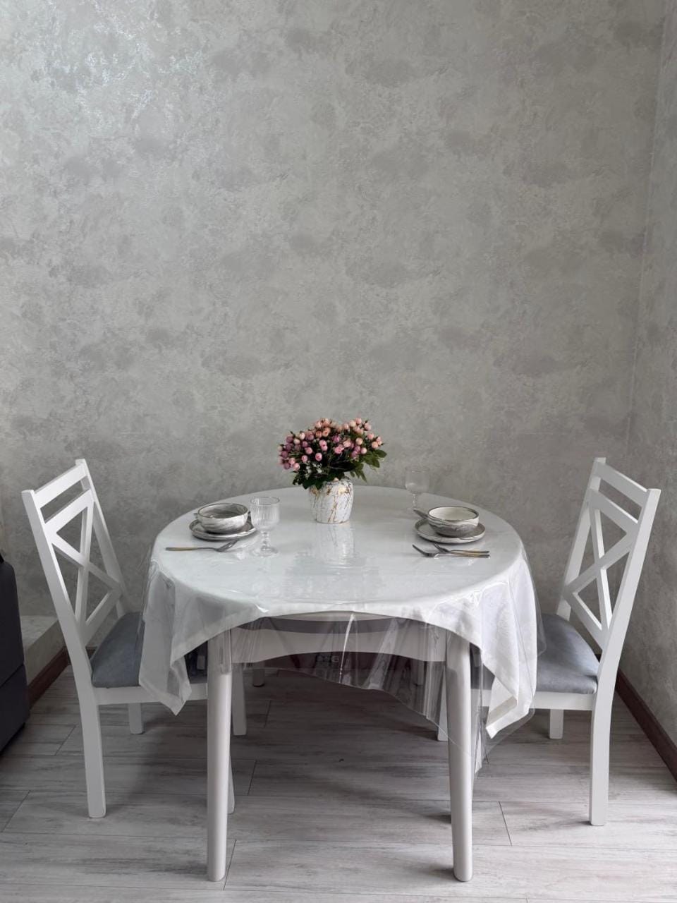 Seating area, Dining area