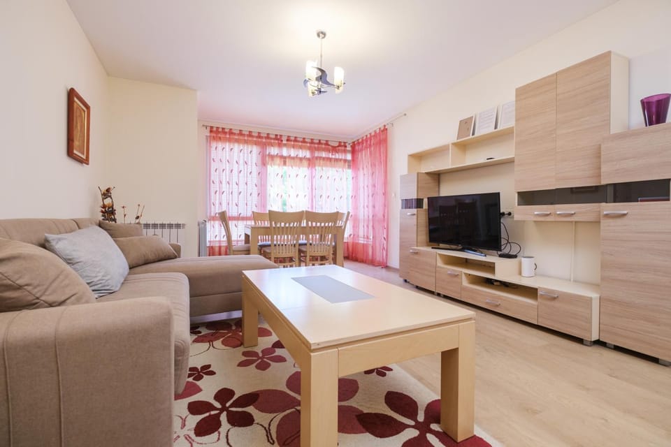 TV and multimedia, Kitchen or kitchenette, Living room, Seating area, Dining area, Evening entertainment