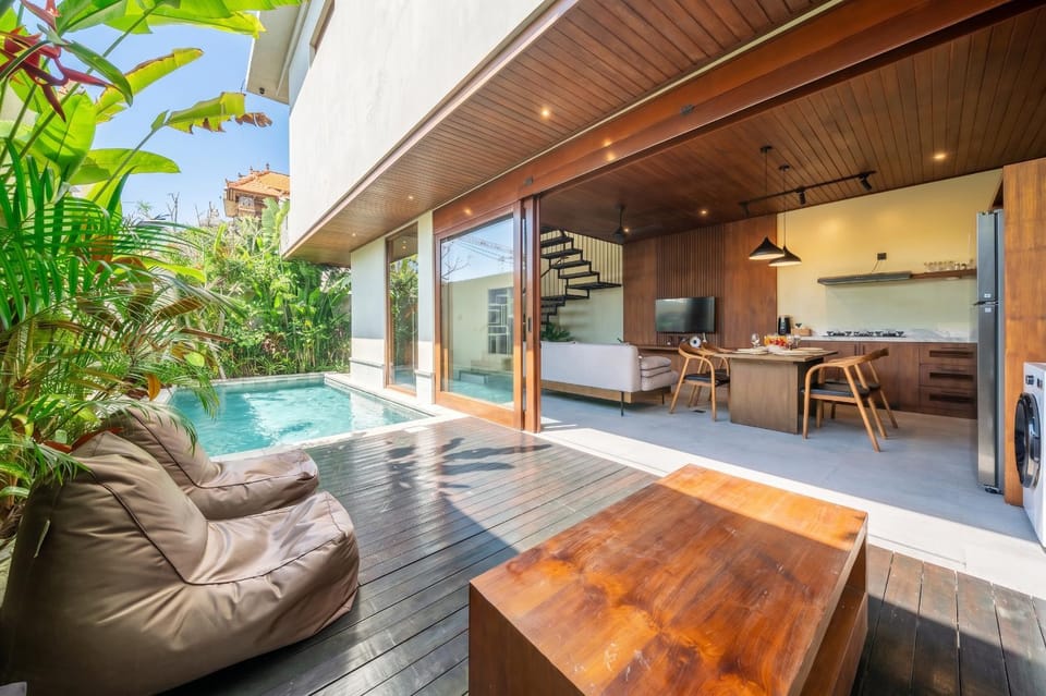 Patio, Living room, Dining area, Swimming pool, Swimming pool, sunbed