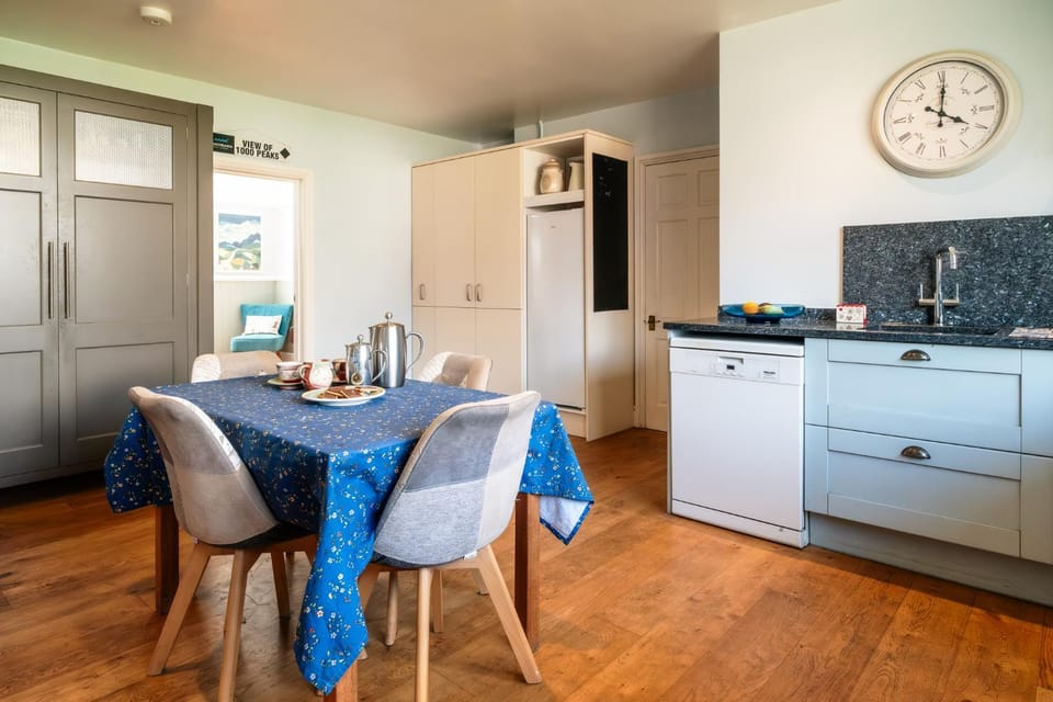 Beautiful 5-Bedroom Home Near Stroud House in Stroud