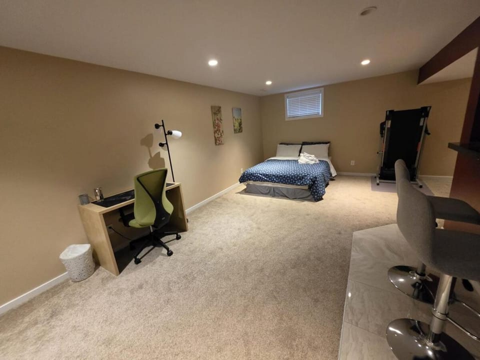 Executive Bright & Cozy Basement Suit west side House in Edmonton